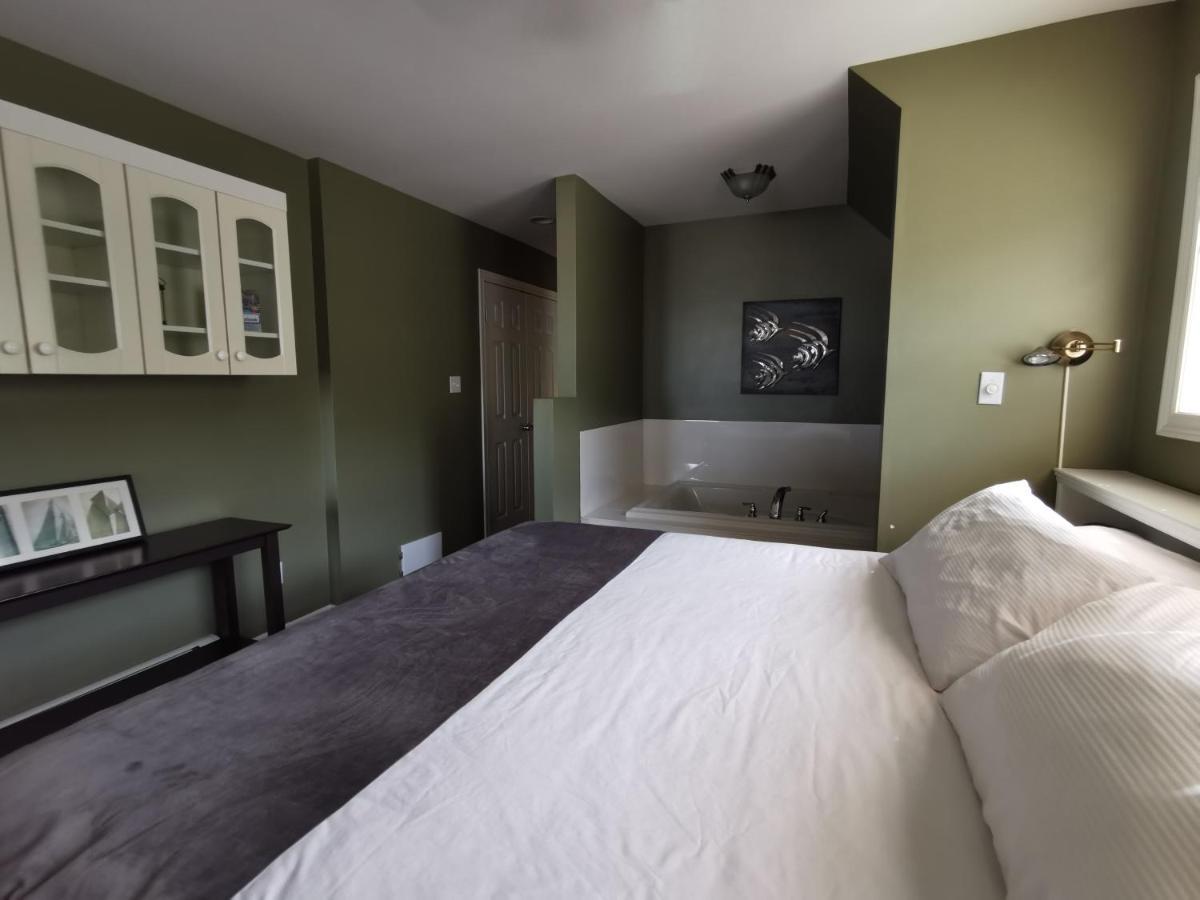 On The Harbour And Telegraph House 3*